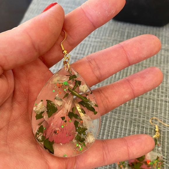 XMAS Handmade Large Pressed Flower Holiday Vibes Earrings Teardrop Shape - Picture 4 of 9